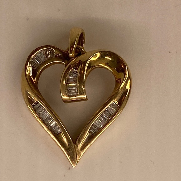 Diamonds and Gold Heart Pendant. Gorgeous - Picture 2 of 6
